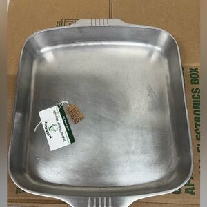 Vintage Wagner Ware Sidney 0 Magnalite Bake and Roast Pan, #4007
Made in USA